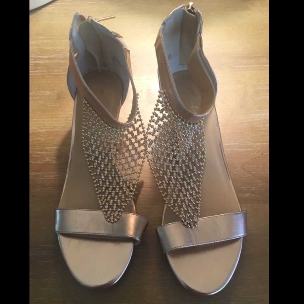 Gold mini wedge Thalia Sodi tibby sandal